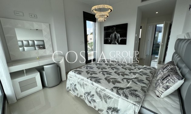 Wiederverkauf - Villa -
San Miguel de Salinas - San Miguel de Salinas Centro