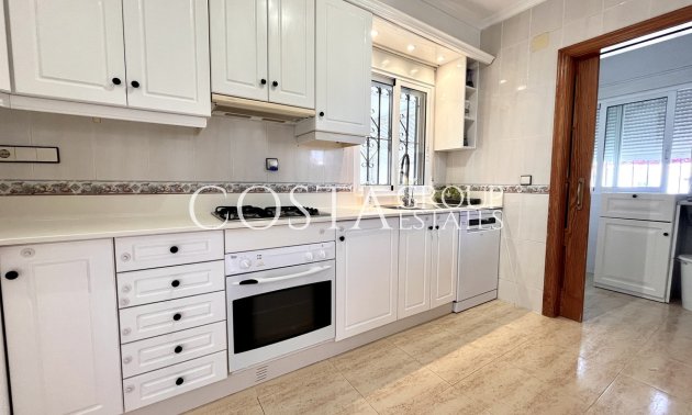 Wiederverkauf - Villa -
San Miguel de Salinas - San Miguel de Salinas Centro