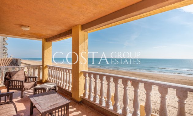 Resale - Villa -
Guardamar del Segura - Guardamar del Segura Centro