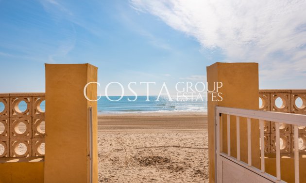 Resale - Villa -
Guardamar del Segura - Guardamar del Segura Centro