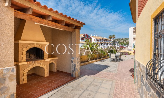 Resale - Villa -
Guardamar del Segura - Guardamar del Segura Centro