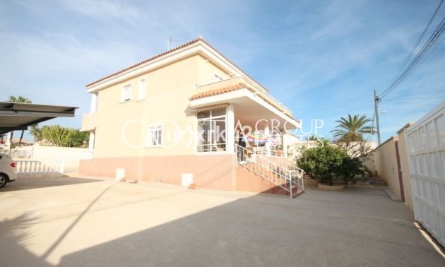 Wiederverkauf - Villa -
Torrevieja - Aguas Nuevas