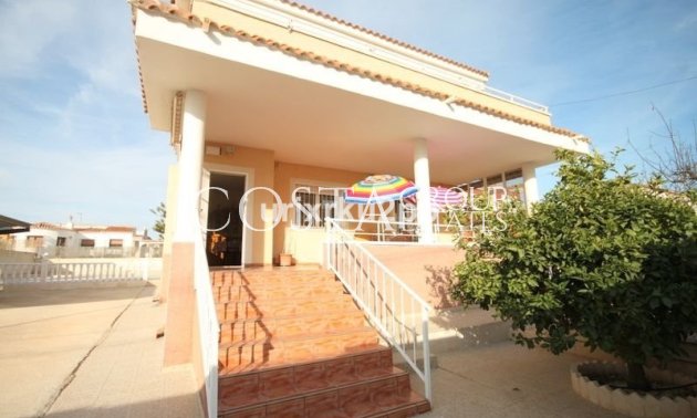 Wiederverkauf - Villa -
Torrevieja - Aguas Nuevas