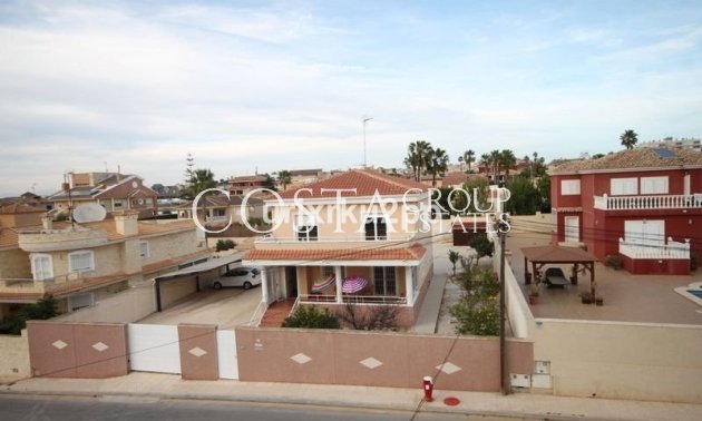 Wiederverkauf - Villa -
Torrevieja - Aguas Nuevas