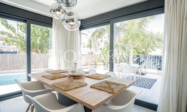 Herverkoop - Villa -
San Fulgencio - La Marina