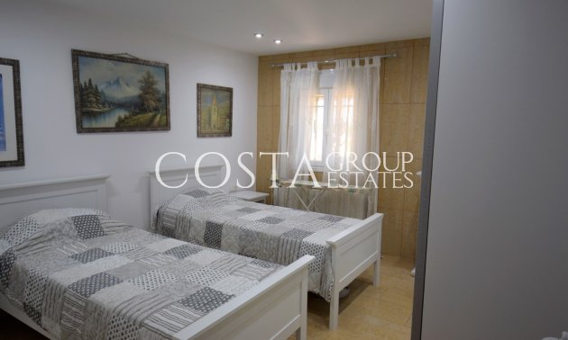 Resale - Villa -
Guardamar del Segura - Guardamar del Segura Centro