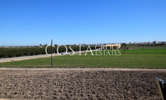 Resale - Villa -
Guardamar del Segura - Guardamar del Segura Centro