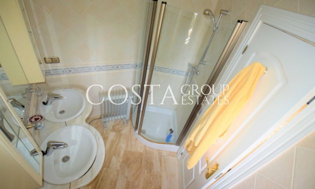 Resale - Villa -
Guardamar del Segura - Guardamar del Segura Centro