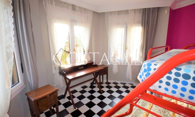 Resale - Villa -
Guardamar del Segura - Guardamar del Segura Centro