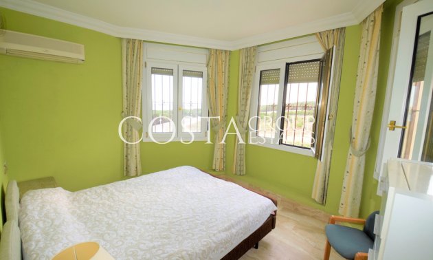 Resale - Villa -
Guardamar del Segura - Guardamar del Segura Centro