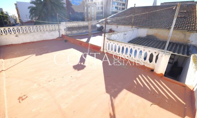 Resale - Villa -
Guardamar del Segura - Guardamar del Segura Centro