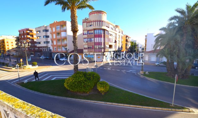 Resale - Villa -
Guardamar del Segura - Guardamar del Segura Centro