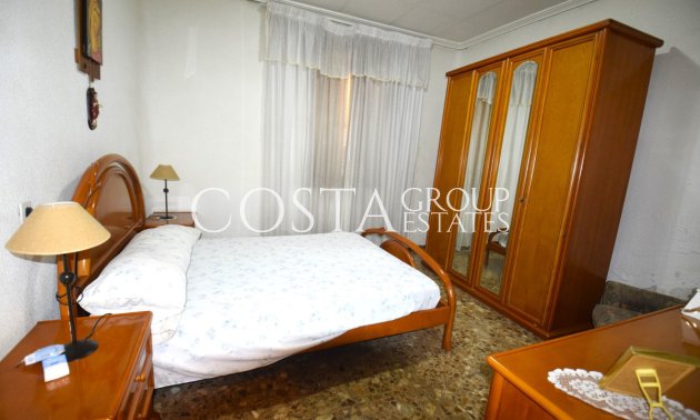 Resale - Villa -
Guardamar del Segura - Guardamar del Segura Centro