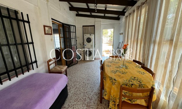 Resale - Villa -
Guardamar del Segura - Guardamar del Segura Centro