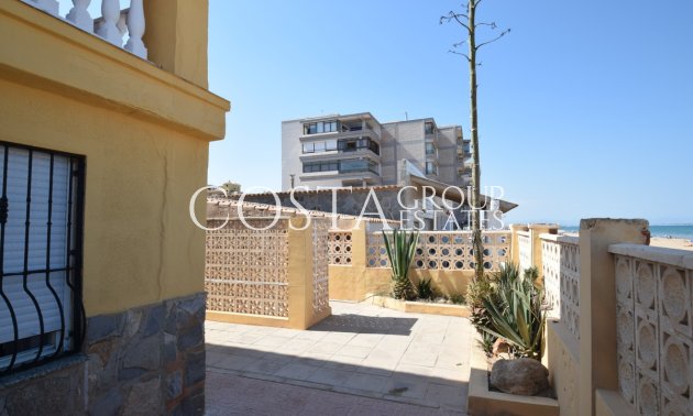 Resale - Villa -
Guardamar del Segura - Guardamar del Segura Centro
