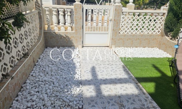 Resale - House -
Torrevieja - La Mata