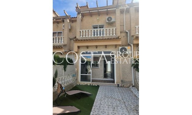 Resale - House -
Torrevieja - La Mata