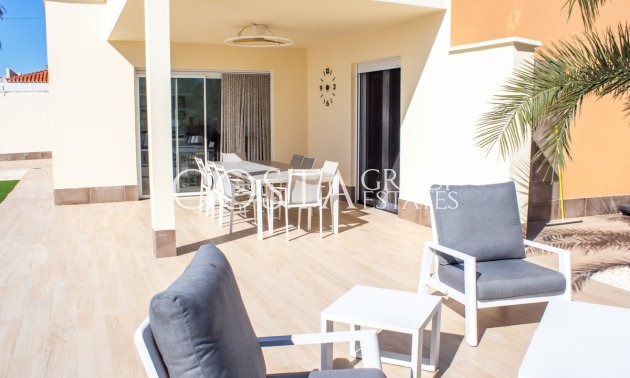 Resale - Villa -
Torrevieja - La Siesta