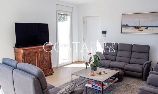 Resale - Villa -
Torrevieja - La Siesta