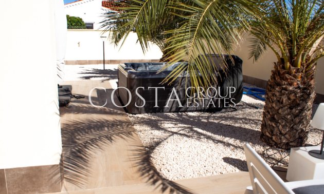 Resale - Villa -
Torrevieja - La Siesta