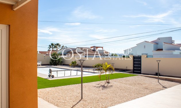 Resale - Villa -
Torrevieja - La Siesta