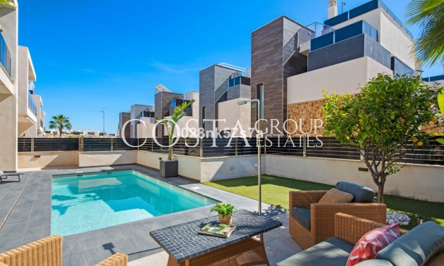 Herverkoop - Villa -
Orihuela Costa - Lomas De Campoamor