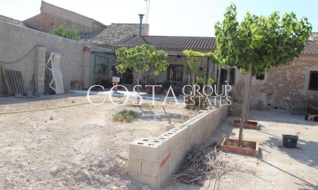 Resale - Villa -
Pinoso - Pinoso Centro