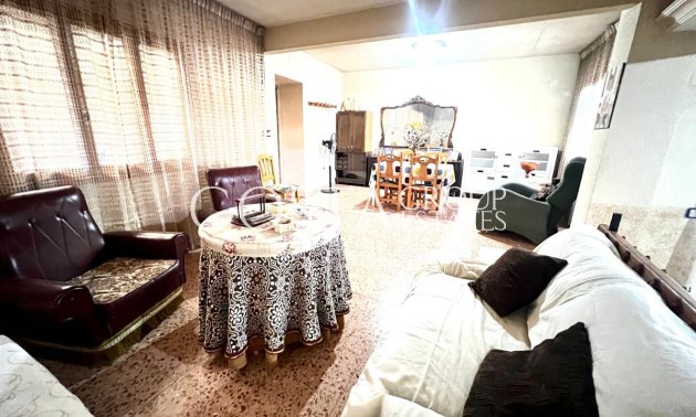 Odsprzedaż - Dom -
Pinoso - Pinoso Centro