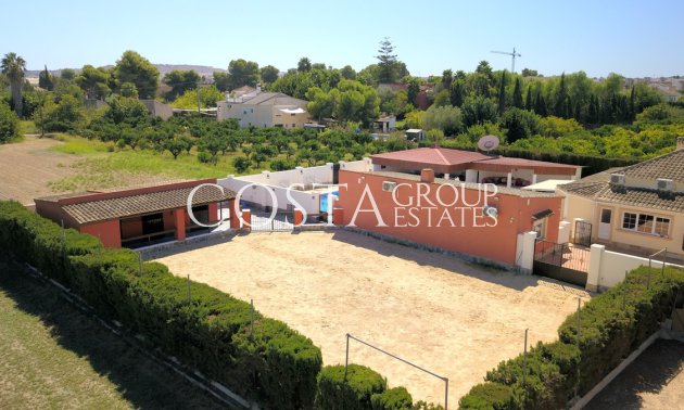 Herverkoop - Villa -
Almoradí - Heredades