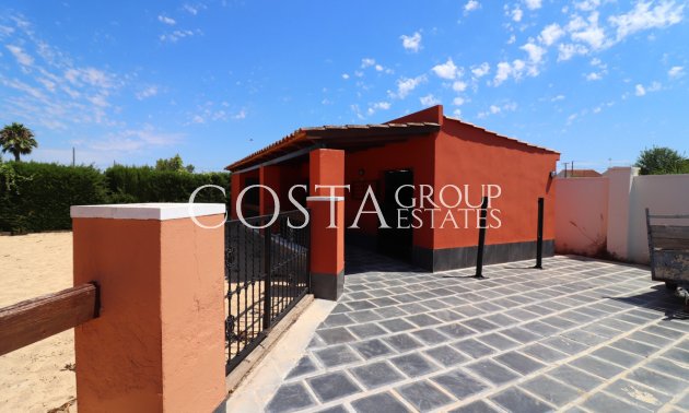 Herverkoop - Villa -
Almoradí - Heredades