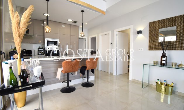 Herverkoop - Villa -
Orihuela Costa - Villamartin