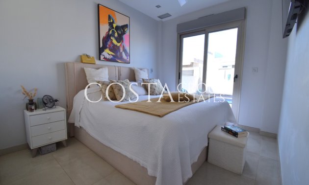 Herverkoop - Villa -
Orihuela Costa - Villamartin