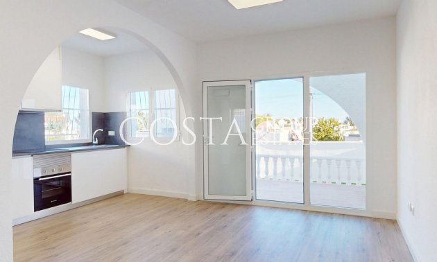 Resale - Villa -
Orihuela Costa - Villamartin