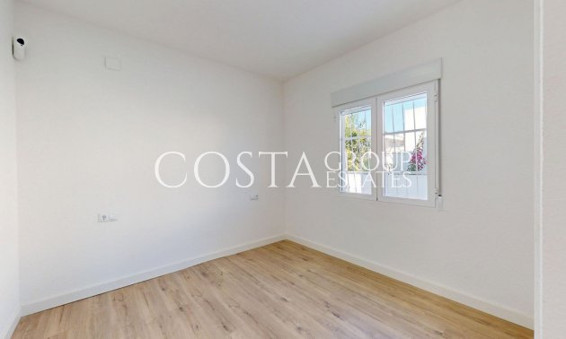 Resale - Villa -
Orihuela Costa - Villamartin