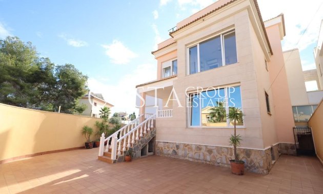 Herverkoop - Villa -
Orihuela Costa