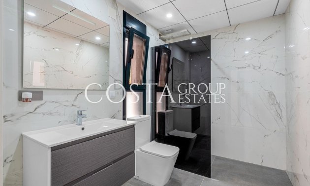 Herverkoop - Villa -
Orihuela Costa - Campoamor