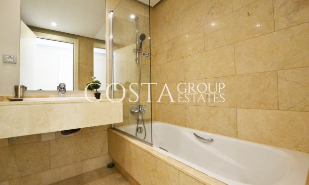 Revente - Villa -
Orihuela Costa - Las Colinas Golf