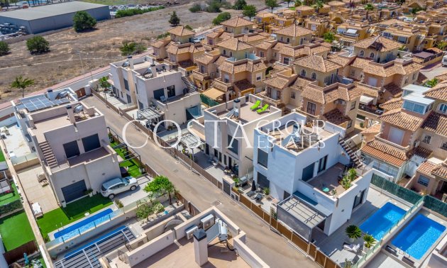 Odsprzedaż - Willa -
Torrevieja