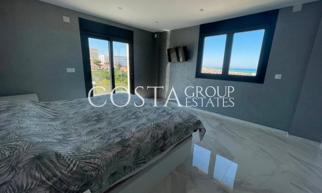 Resale - Villa -
Torrevieja - La Mata