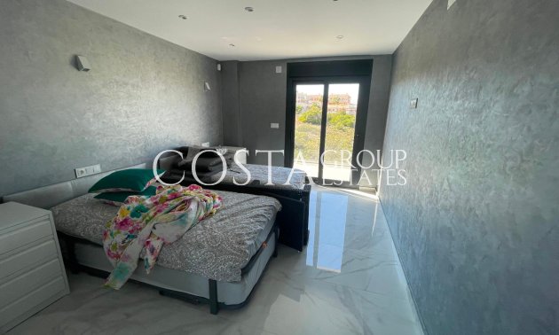 Resale - Villa -
Torrevieja - La Mata