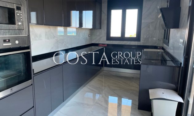 Resale - Villa -
Torrevieja - La Mata