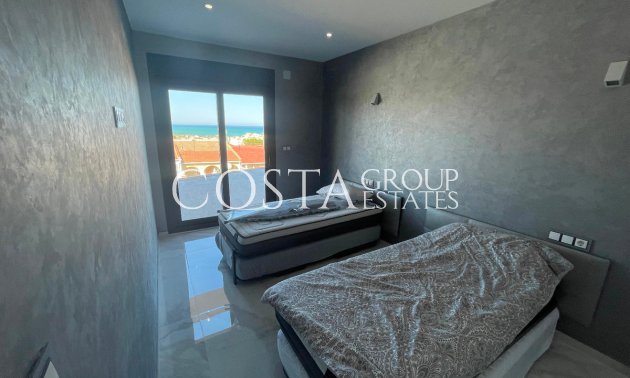 Resale - Villa -
Torrevieja - La Mata