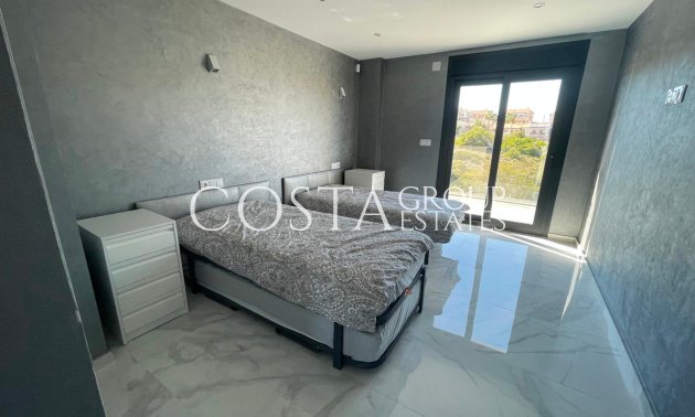 Resale - Villa -
Torrevieja - La Mata