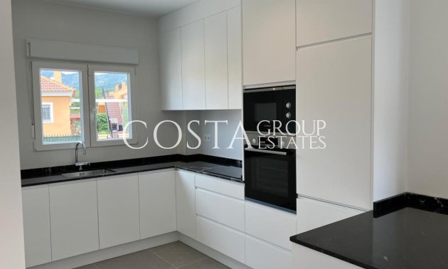 Nowy budynek - Willa -
La Romana