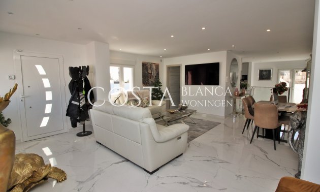 Resale - Villa -
Villamartín