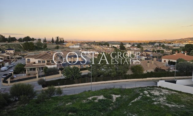 Nowy budynek - Dom -
Bigastro - pueblo