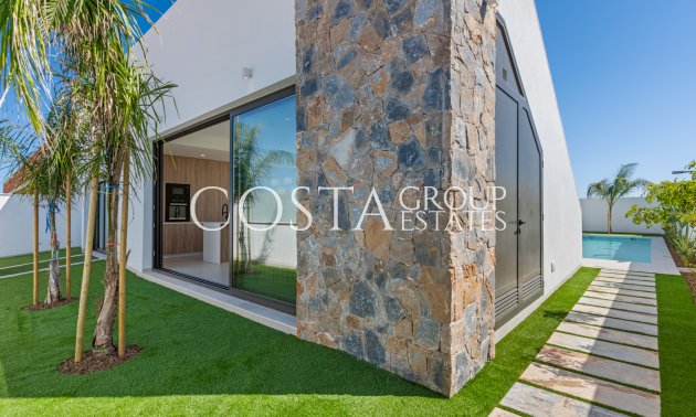 Nowy budynek - Willa -
San Javier