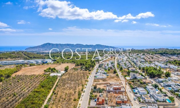 Nowy budynek - Willa -
Polop - Novapolop