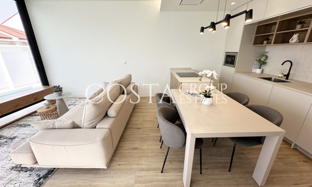 Nowy budynek - Willa -
Torre de la Horadada