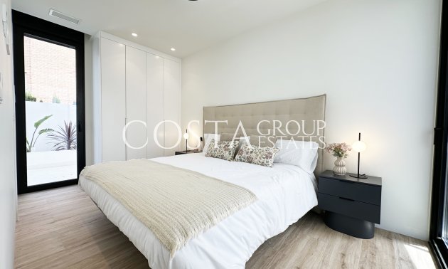 Nowy budynek - Willa -
Torre de la Horadada